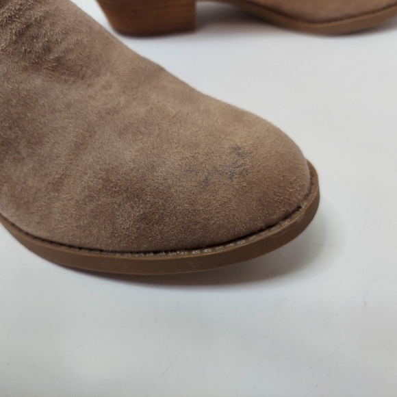 Carlos by Carlos Santana Booties Tan Brown Faux Suede Ankle Boots (DAMAGED) - Picture 5 of 9
